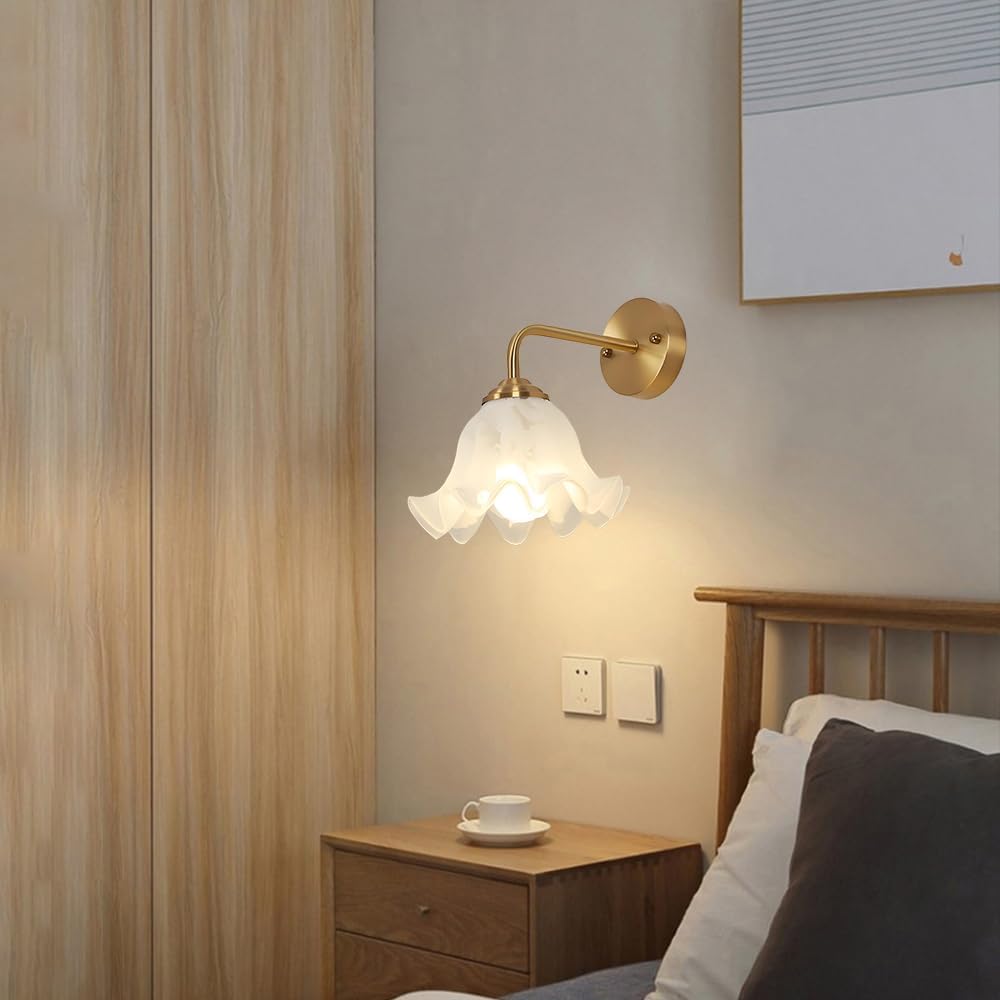 Vintage Brass Scalloped‑Glass Floral Wall Sconce